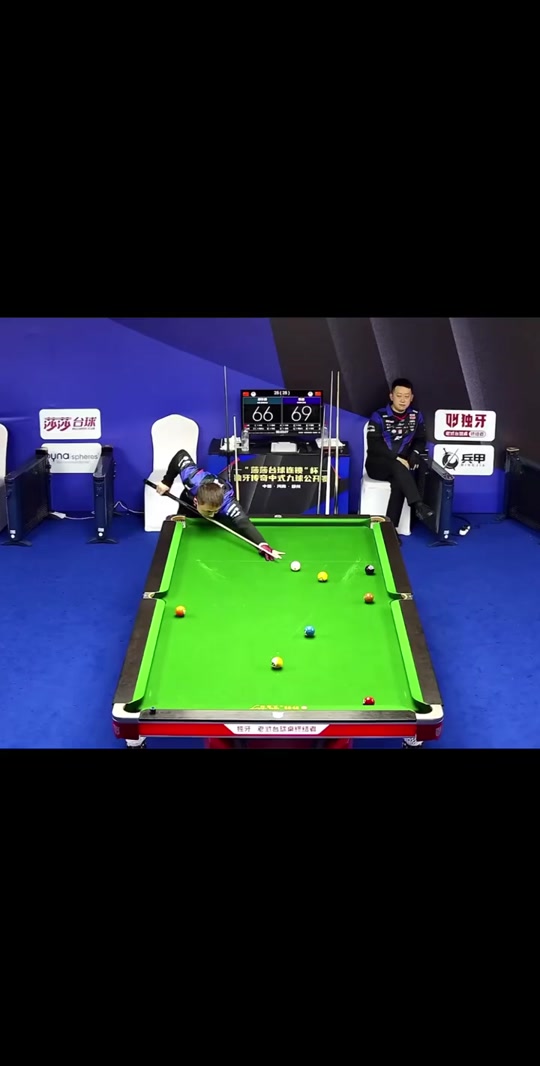 阿迪达斯 阿迪达斯