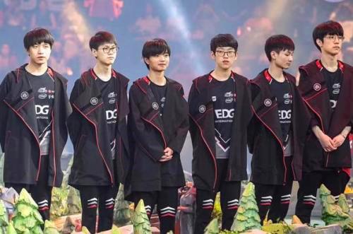 冷静并做出 冷静并做出