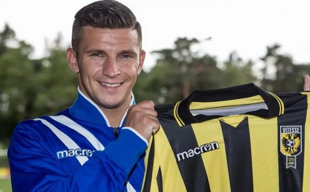 他在聚光灯 他在聚光灯