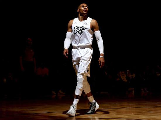 三人轴线弥 三人轴线弥